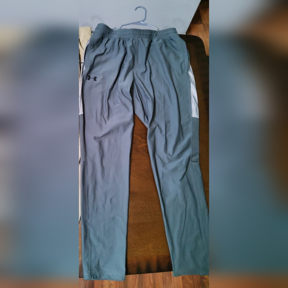 Under Armour Gray Sweatpants for Casual Comfort